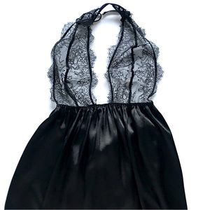 VICTORIAS SECRET Sheer Lace Open Back Halter Mob Wife Babydoll Chemise Nightgown